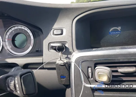 2013 Volvo S60 T5 z USA, uszkodzony, nr VIN YV1612FH2D2206523